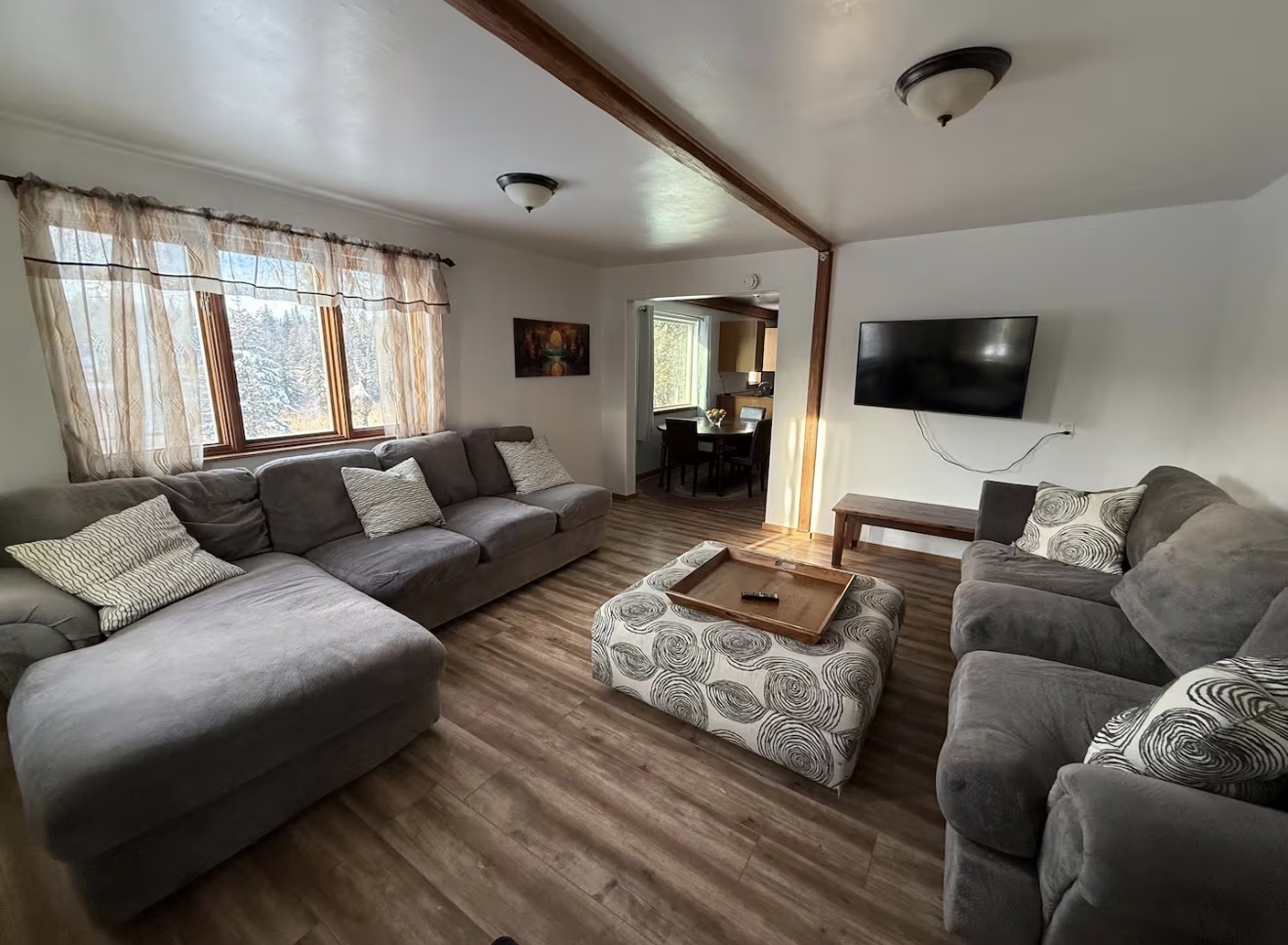 Living room at Midnight Sun Bed & Breakfast